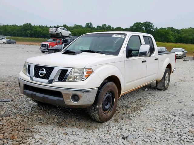 1N6AD09U49C413336 - 2009 NISSAN FRONTIER C WHITE photo 2