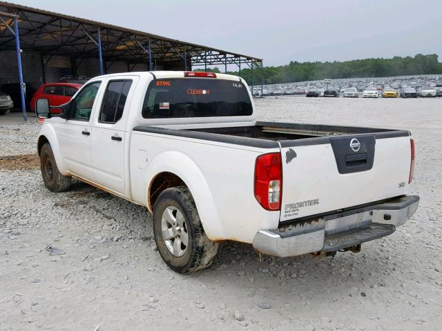 1N6AD09U49C413336 - 2009 NISSAN FRONTIER C WHITE photo 3