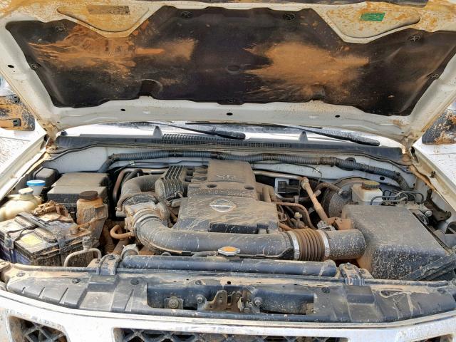 1N6AD09U49C413336 - 2009 NISSAN FRONTIER C WHITE photo 7