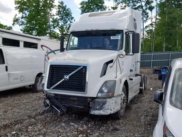 4V4NC9TG88N264645 - 2008 VOLVO VN VNL WHITE photo 2