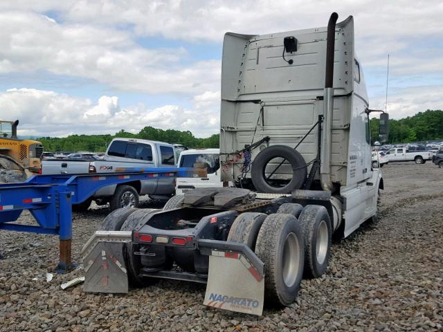 4V4NC9TG88N264645 - 2008 VOLVO VN VNL WHITE photo 4