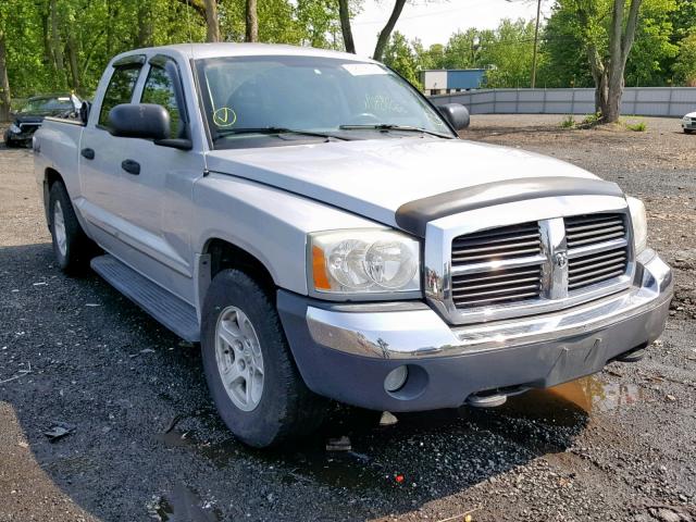 1D7HW48N85S195260 - 2005 DODGE DAKOTA QUA GRAY photo 1