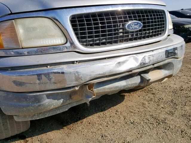 1FMRU1567YLA16040 - 2000 FORD EXPEDITION SILVER photo 10