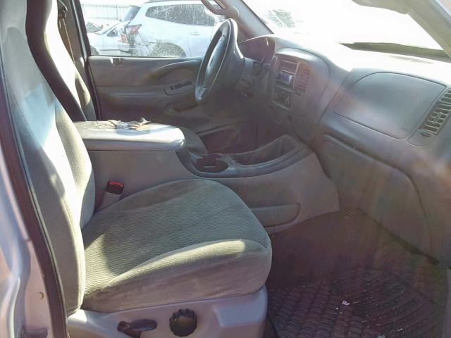 1FMRU1567YLA16040 - 2000 FORD EXPEDITION SILVER photo 5