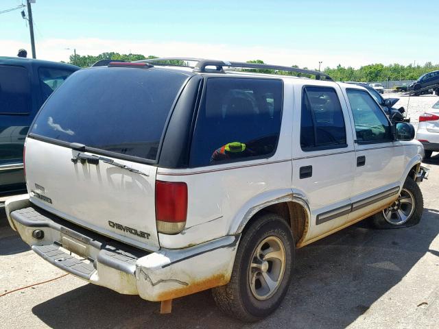 1GNCS13W31K200106 - 2001 CHEVROLET BLAZER WHITE photo 4