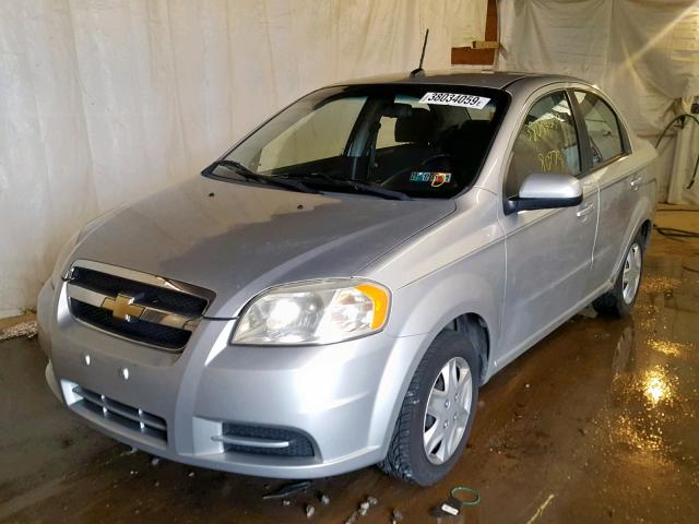 KL1TD56E29B641693 - 2009 CHEVROLET AVEO LS SILVER photo 2