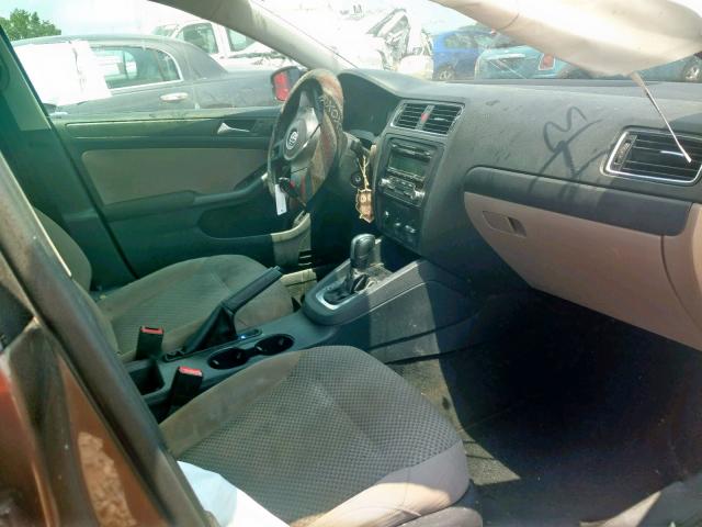 3VW2K7AJ5CM408463 - 2012 VOLKSWAGEN JETTA BASE 棕色 照片 5