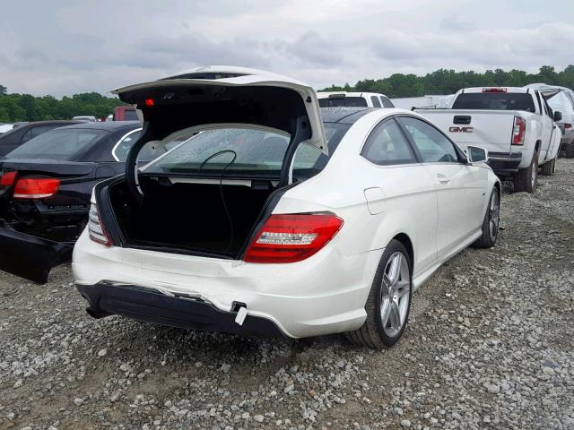 WDDGJ4HB9CF784288 - 2012 MERCEDES-BENZ C 250 WHITE photo 4