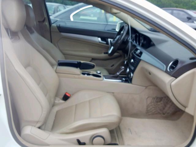 WDDGJ4HB9CF784288 - 2012 MERCEDES-BENZ C 250 WHITE photo 5