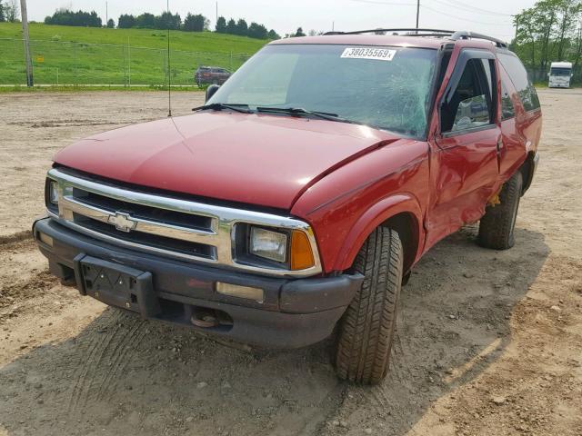 1GNCT18W3VK114757 - 1997 CHEVROLET BLAZER RED photo 2