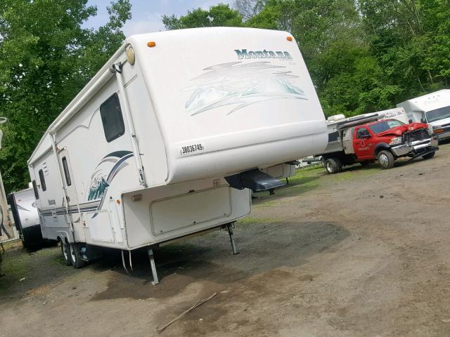 4YDF3292824058822 - 2002 KEYSTONE MONTANA WHITE photo 1