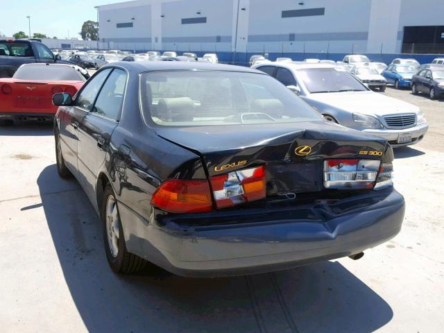 JT8BF22G1V5012325 - 1997 LEXUS ES 300 GREEN photo 3