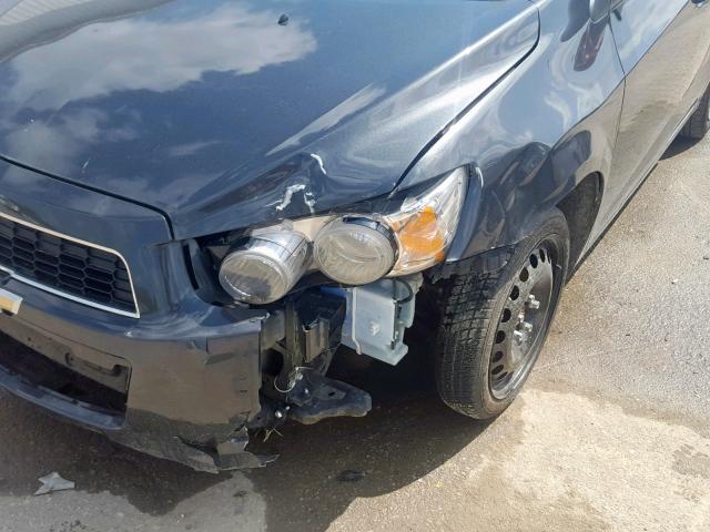 1G1JA5SH4G4180418 - 2016 CHEVROLET SONIC LS GRAY photo 9