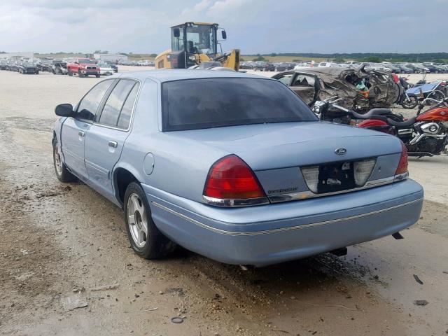 2FAFP74W7YX214399 - 2000 FORD CROWN VICT BLUE photo 3