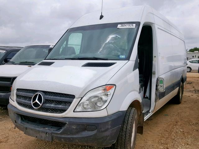 WD3PE8CB1B5581410 - 2011 MERCEDES-BENZ SPRINTER 2 WHITE photo 2