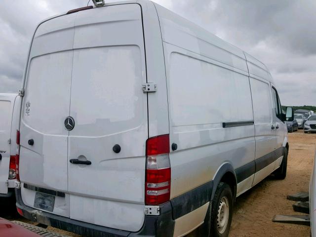 WD3PE8CB1B5581410 - 2011 MERCEDES-BENZ SPRINTER 2 WHITE photo 4