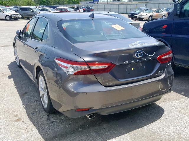 4T1B21HK5JU502720 - 2018 TOYOTA CAMRY HYBR GRAY photo 3