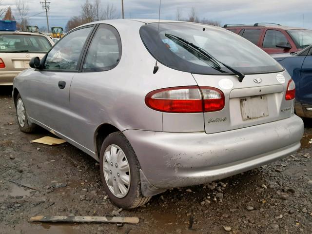 KLATA2263YB475589 - 2000 DAEWOO LANOS S SILVER photo 3