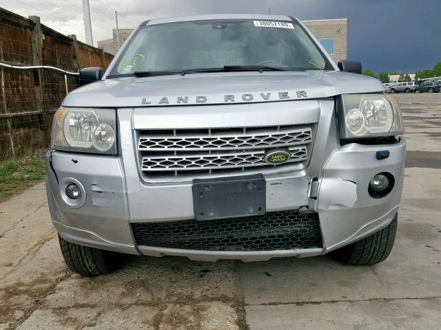 SALFR24N58H064817 - 2008 LAND ROVER LR2 HSE SILVER photo 9