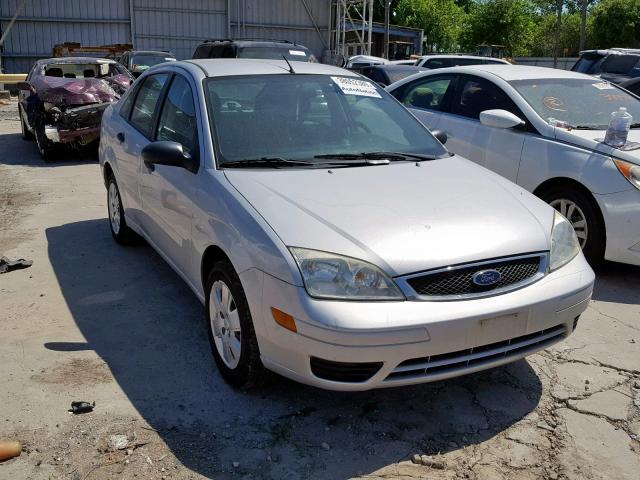 1FAHP34N66W122086 - 2006 FORD FOCUS ZX4 SILVER photo 1