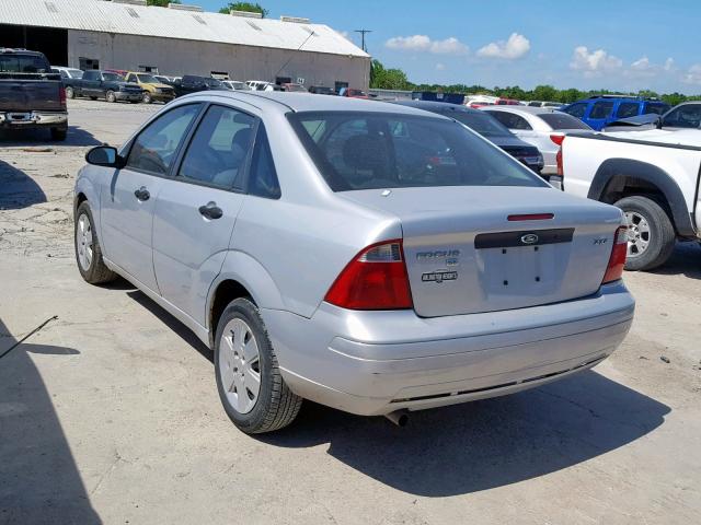 1FAHP34N66W122086 - 2006 FORD FOCUS ZX4 SILVER photo 3