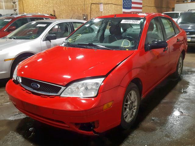 1FAFP34N05W194097 - 2005 FORD FOCUS ZX4 RED photo 2