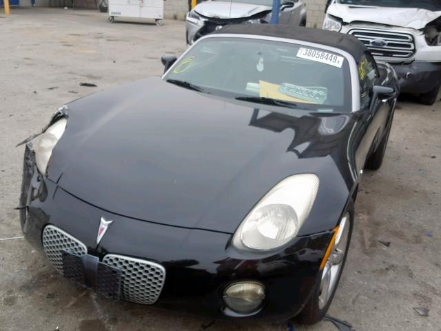 1G2MN35B19Y105292 - 2009 PONTIAC SOLSTICE BLACK photo 2