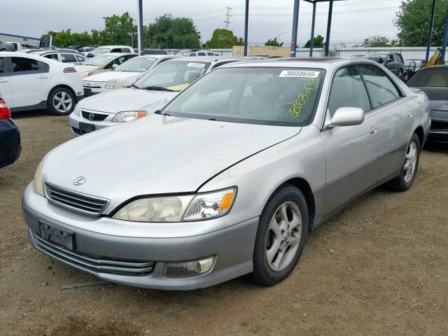 JT8BF28G510314344 - 2001 LEXUS ES 300 SILVER photo 2