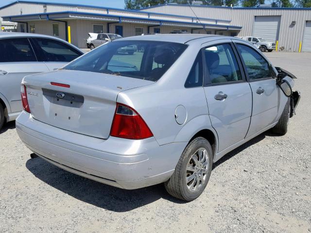 1FAFP34N97W175356 - 2007 FORD FOCUS ZX4 SILVER photo 4