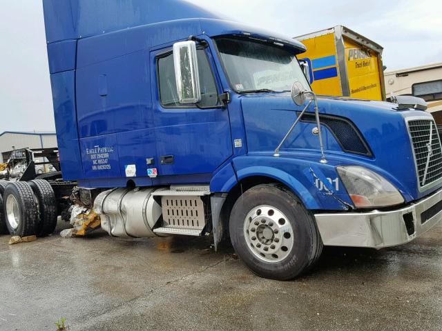 4V4NC9EJ8AN293125 - 2010 VOLVO VN VNL BLUE photo 1