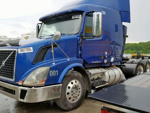 4V4NC9EJ8AN293125 - 2010 VOLVO VN VNL BLUE photo 2