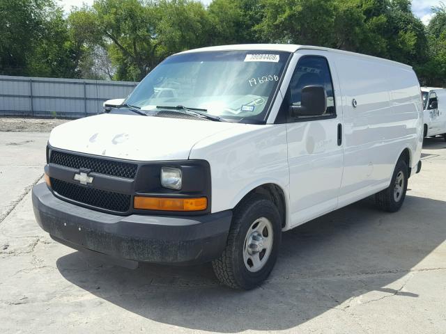 1GCFG15X461196206 - 2006 CHEVROLET EXPRESS G1 WHITE photo 2