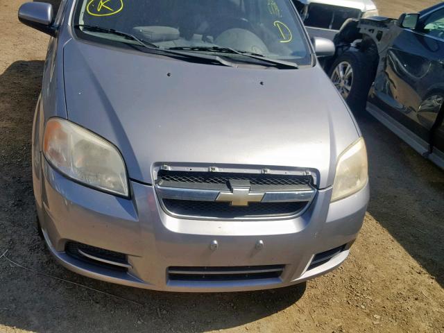 KL1TD56E59B393973 - 2009 CHEVROLET AVEO LS GRAY photo 9