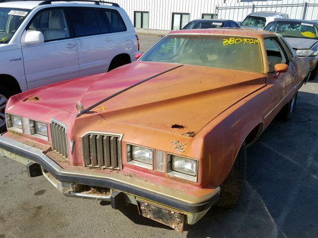 2J57R7P226555 - 1977 PONTIAC GRAN PRIX RED photo 2