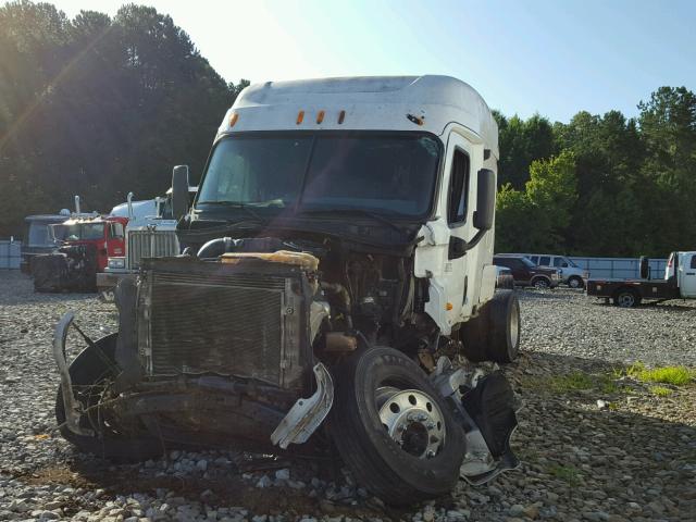 1FUJGLDR3ASAV2511 - 2010 FREIGHTLINER CASCADIA 1 WHITE photo 2