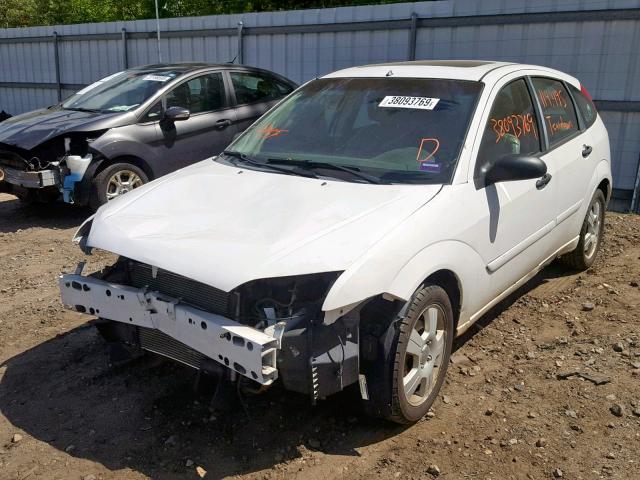 1FAFP37N06W196638 - 2006 FORD FOCUS ZX5 WHITE photo 2