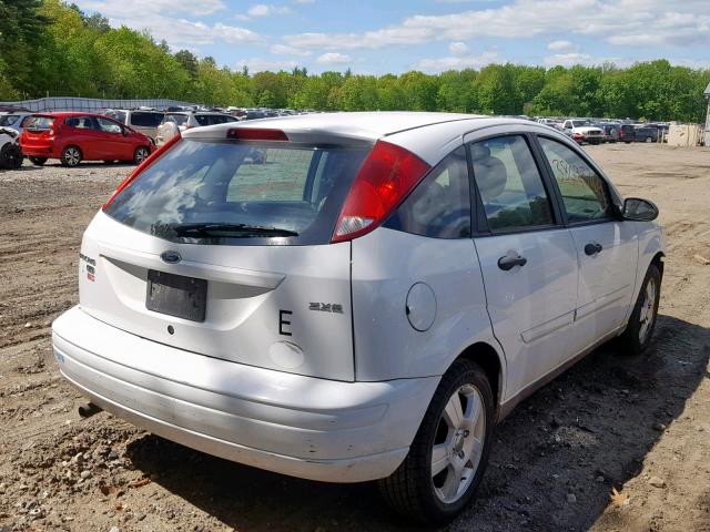 1FAFP37N06W196638 - 2006 FORD FOCUS ZX5 WHITE photo 4