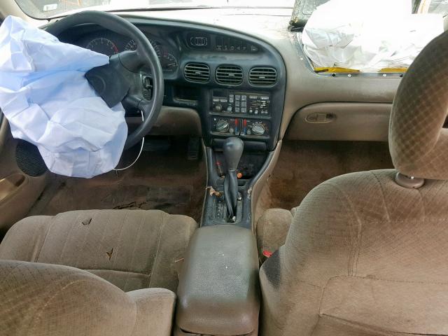 1G2WK52J42F277570 - 2002 PONTIAC GRAND PRIX WHITE photo 9