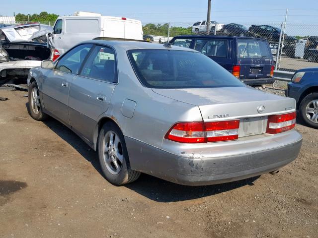 JT8BF28GX10338011 - 2001 LEXUS ES 300 SILVER photo 3