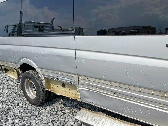 WDYPF4CC6E5908932 - 2014 FREIGHTLINER SPRINTER 3 SILVER photo 9