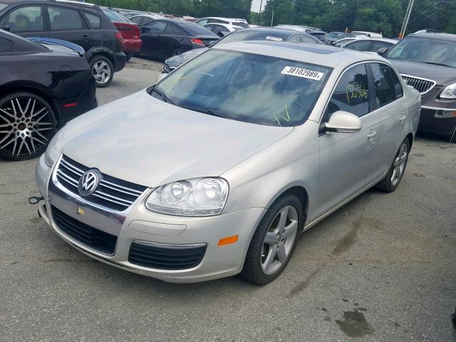 3VWRL7AJ9AM178600 - 2010 VOLKSWAGEN JETTA TDI SILVER photo 2