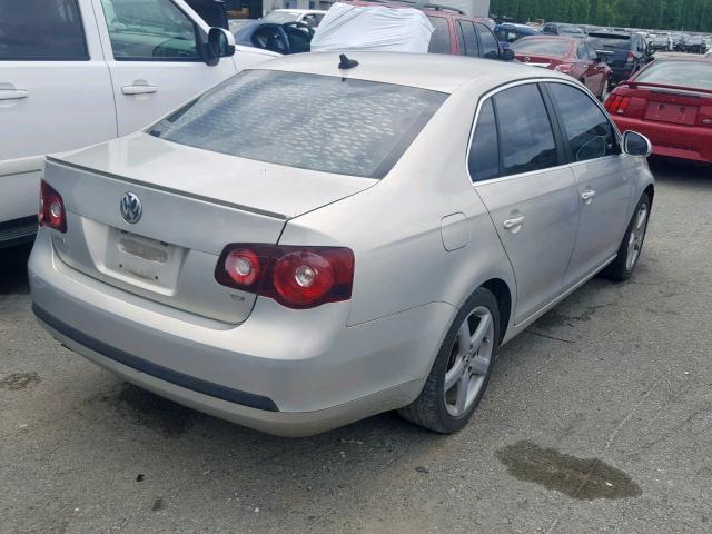 3VWRL7AJ9AM178600 - 2010 VOLKSWAGEN JETTA TDI SILVER photo 4