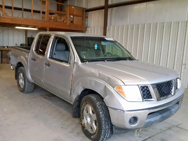 1N6AD07W95C425092 - 2005 NISSAN FRONTIER C SILVER photo 1