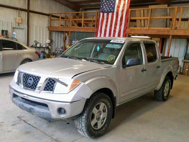 1N6AD07W95C425092 - 2005 NISSAN FRONTIER C SILVER photo 2