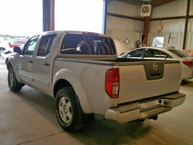 1N6AD07W95C425092 - 2005 NISSAN FRONTIER C SILVER photo 3