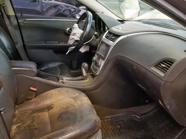 1G1ZC5E03AF178660 - 2010 CHEVROLET MALIBU 1LT ნაცრისფერი ფოტო 5