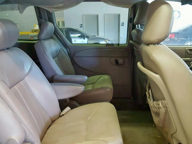 2C8GP74L93R217398 - 2003 CHRYSLER TOWN & COU GOLD photo 6