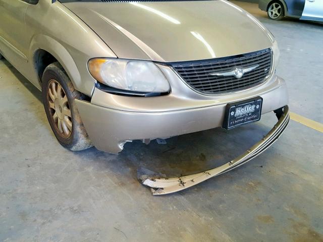 2C8GP74L93R217398 - 2003 CHRYSLER TOWN & COU GOLD photo 9