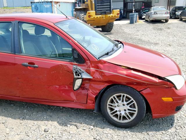 1FAFP34N45W155660 - 2005 FORD FOCUS ZX4 MAROON photo 9