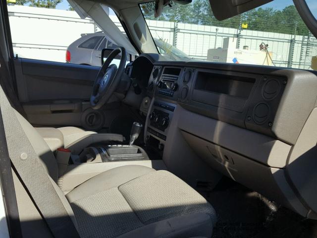 1J8HG48K17C601267 - 2007 JEEP COMMANDER WHITE photo 5